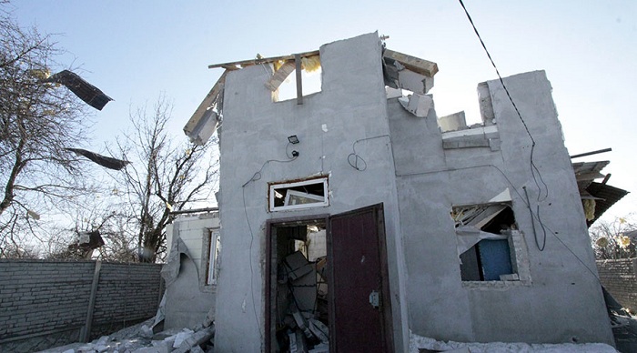 Kiev admits advancing on rebels in east Ukrainian town `meter by meter’